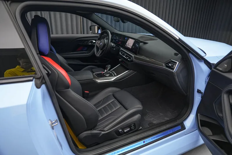 BMW M2 2024 M2 Coupe interior photo 19 BMW M2 2024 M2 Coupe interior photo 19