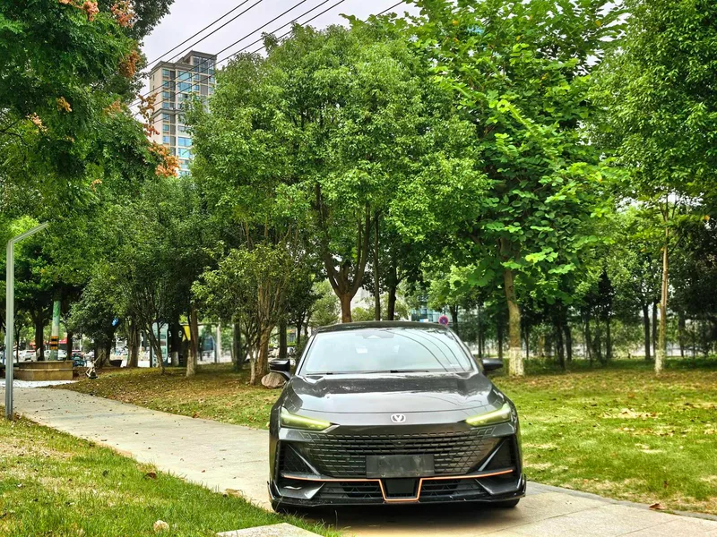 Changan UNI-V 2023 1.5T Sports version exterior photo 2 Changan UNI-V 2023 1.5T Sports version exterior photo 2