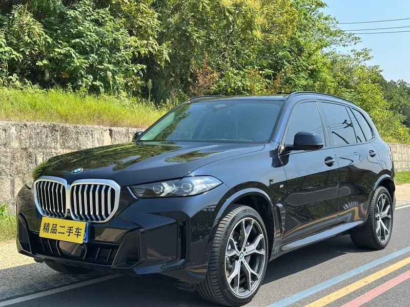 BMW X5 2023 xDrive30Li Type de luxe M Set de nuit de sport extérieur photo 1 BMW X5 2023 xDrive30Li Type de luxe M Set de nuit de sport extérieur photo 1