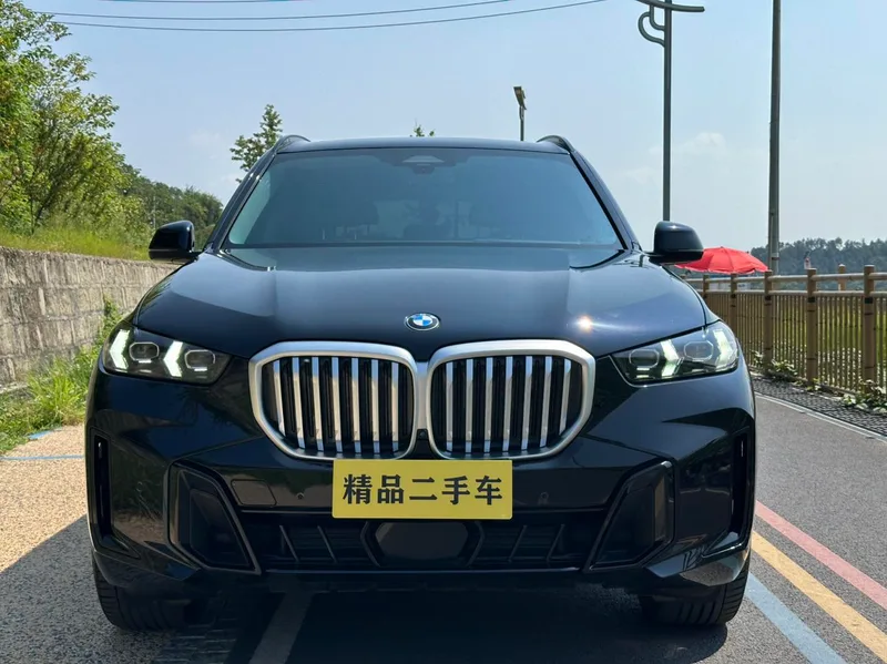 BMW X5 2023 xDrive30Li Type de luxe M Set de nuit de sport extérieur photo 2 BMW X5 2023 xDrive30Li Type de luxe M Set de nuit de sport extérieur photo 2
