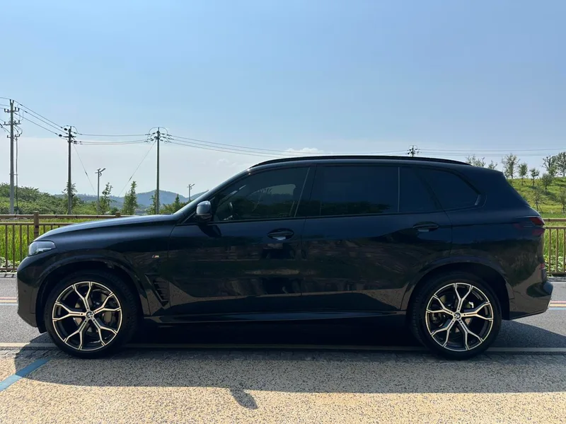 BMW X5 2023 xDrive30Li Type de luxe M Set de nuit de sport extérieur photo 4 BMW X5 2023 xDrive30Li Type de luxe M Set de nuit de sport extérieur photo 4