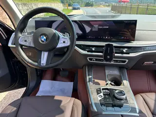 BMW X5 2023 xDrive30Li Type de luxe M Set de nuit de sport intérieur photo 14 BMW X5 2023 xDrive30Li Type de luxe M Set de nuit de sport intérieur photo 14