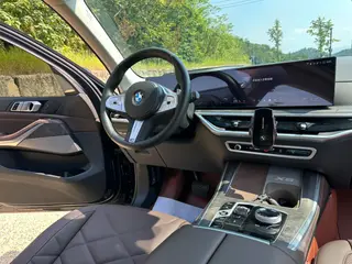 BMW X5 2023 xDrive30Li Type de luxe M Set de nuit de sport intérieur photo 15 BMW X5 2023 xDrive30Li Type de luxe M Set de nuit de sport intérieur photo 15
