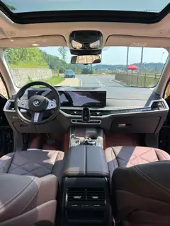 BMW X5 2023 xDrive30Li Type de luxe M Set de nuit de sport intérieur photo 16 BMW X5 2023 xDrive30Li Type de luxe M Set de nuit de sport intérieur photo 16