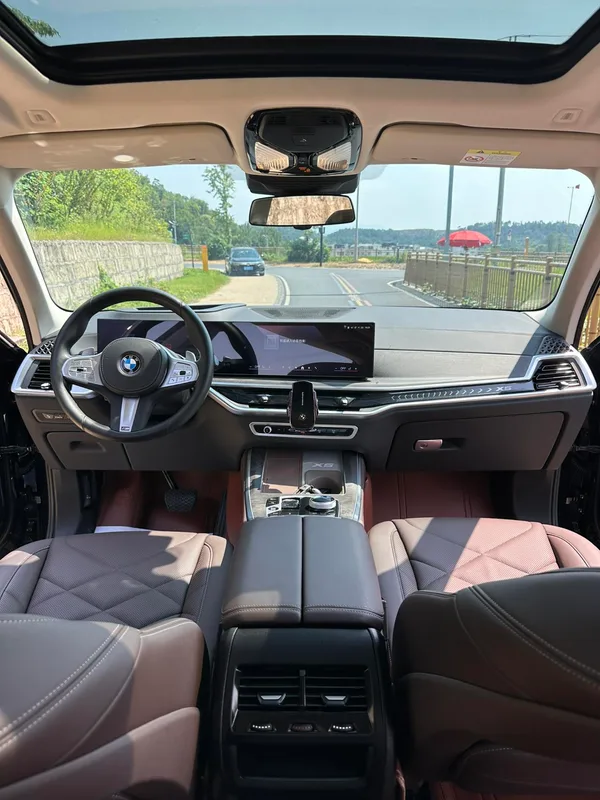 BMW X5 2023 xDrive30Li Type de luxe M Set de nuit de sport intérieur photo 16 BMW X5 2023 xDrive30Li Type de luxe M Set de nuit de sport intérieur photo 16