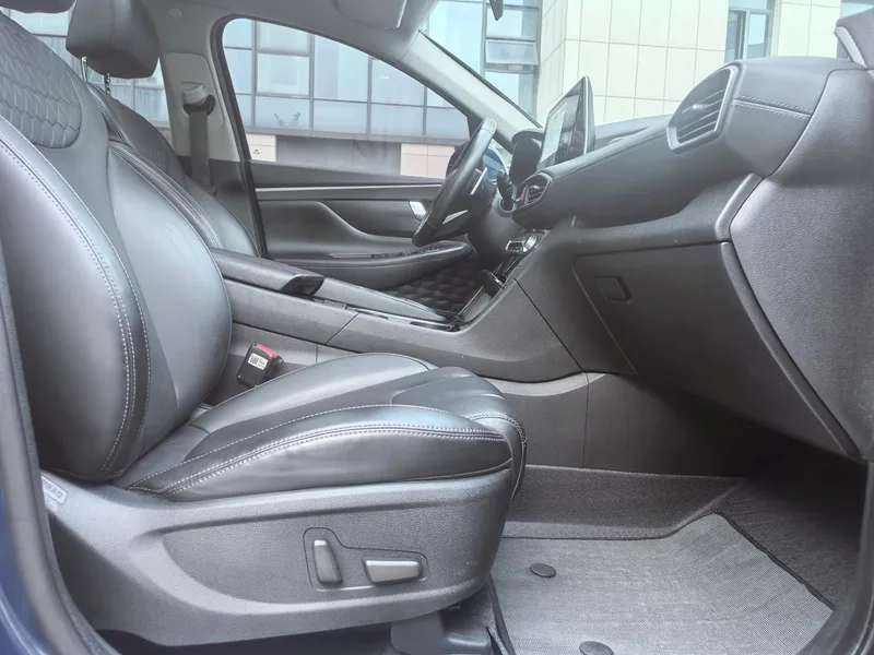 Hyundai Santa Fe 2019 380 TGDi TOP Buque insignia de tracción automática en las cuatro ruedas (HTRAC) País V interior foto 11 Hyundai Santa Fe 2019 380 TGDi TOP Buque insignia de tracción automática en las cuatro ruedas (HTRAC) País V interior foto 11