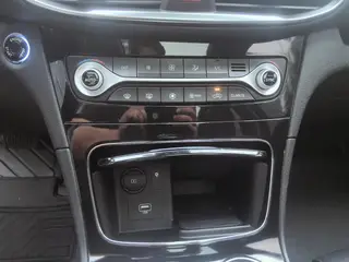 Hyundai Santa Fe 2019 380 TGDi TOP Buque insignia de tracción automática en las cuatro ruedas (HTRAC) País V interior foto 18 Hyundai Santa Fe 2019 380 TGDi TOP Buque insignia de tracción automática en las cuatro ruedas (HTRAC) País V interior foto 18