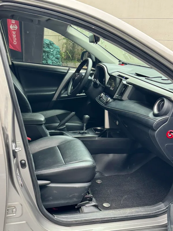 Toyota RAV4 2019 2.0L CVT Two-drive fashion X Limited edition Country VI interior photo 6 Toyota RAV4 2019 2.0L CVT Two-drive fashion X Limited edition Country VI interior photo 6