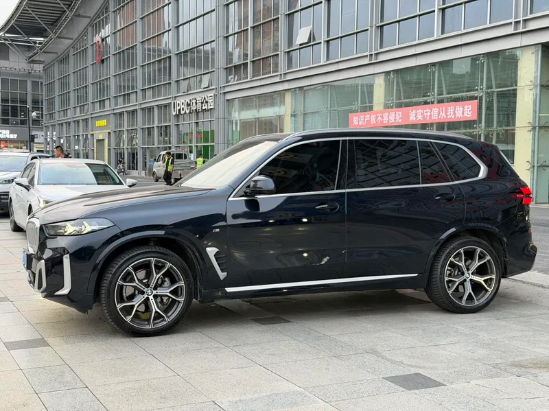 BMW X5 2023 xDrive30Li Tipo de lujo M Conjunto deportivo interior foto 13 BMW X5 2023 xDrive30Li Tipo de lujo M Conjunto deportivo interior foto 13