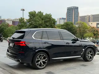 BMW X5 2023 xDrive30Li Tipo de lujo M Conjunto deportivo interior foto 14 BMW X5 2023 xDrive30Li Tipo de lujo M Conjunto deportivo interior foto 14