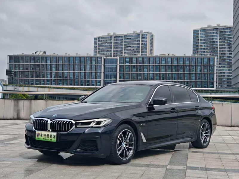 BMW 5 Series 2022 Segundo cambio 535Le M Conjunto deportivo exterior foto 1 BMW 5 Series 2022 Segundo cambio 535Le M Conjunto deportivo exterior foto 1