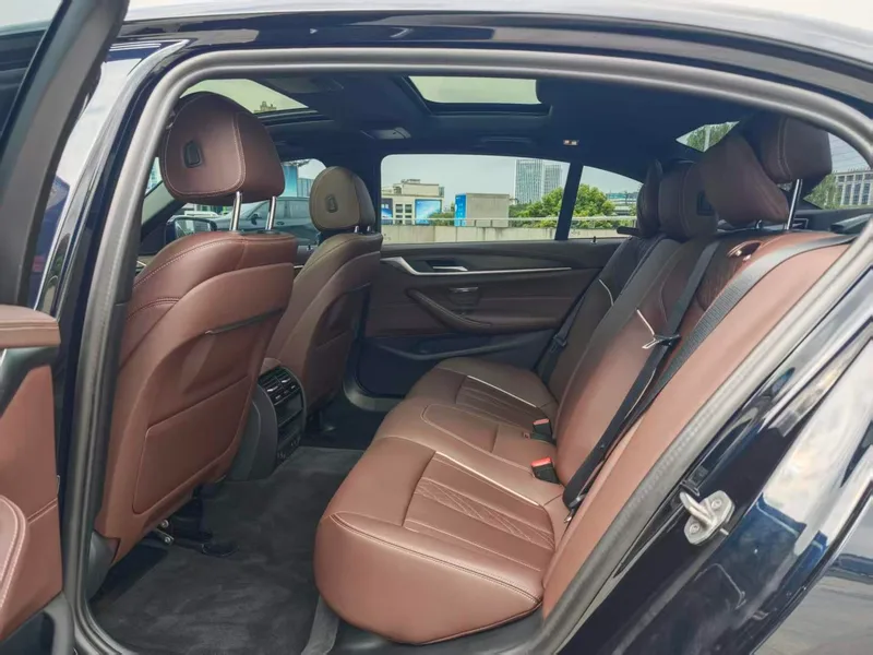 BMW 5 Series 2022 Segundo cambio 535Le M Conjunto deportivo exterior foto 4 BMW 5 Series 2022 Segundo cambio 535Le M Conjunto deportivo exterior foto 4