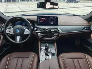 BMW 5 Series 2022 Segundo cambio 535Le M Conjunto deportivo exterior foto 5 BMW 5 Series 2022 Segundo cambio 535Le M Conjunto deportivo exterior foto 5