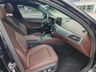 BMW 5 Series 2022 Segundo cambio 535Le M Conjunto deportivo interior foto 10 BMW 5 Series 2022 Segundo cambio 535Le M Conjunto deportivo interior foto 10