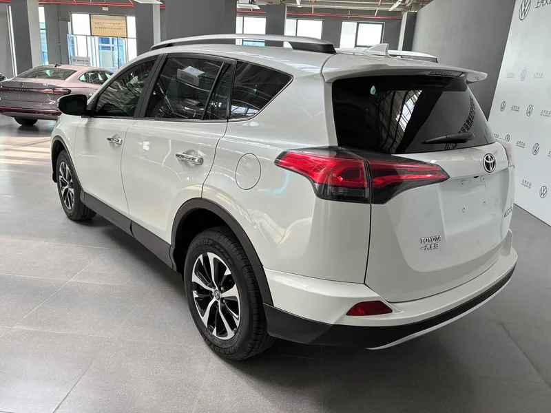 Toyota RAV4 2016 2.0L CVT Versión Zhishang con tracción en dos ruedas exterior foto 2 Toyota RAV4 2016 2.0L CVT Versión Zhishang con tracción en dos ruedas exterior foto 2