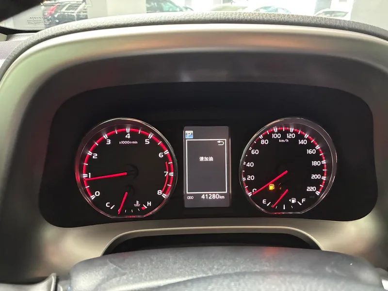Toyota RAV4 2016 2.0L CVT Versión Zhishang con tracción en dos ruedas exterior foto 3 Toyota RAV4 2016 2.0L CVT Versión Zhishang con tracción en dos ruedas exterior foto 3