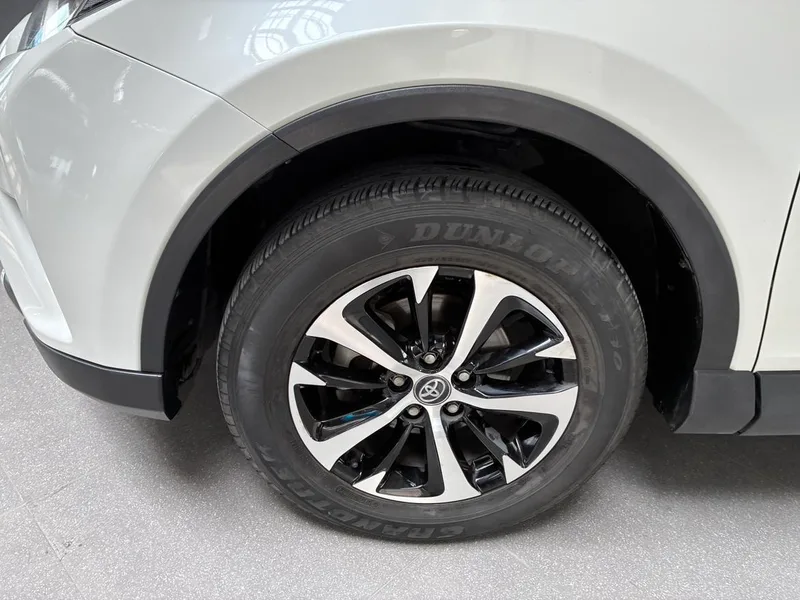 Toyota RAV4 2016 2.0L CVT Versión Zhishang con tracción en dos ruedas exterior foto 4 Toyota RAV4 2016 2.0L CVT Versión Zhishang con tracción en dos ruedas exterior foto 4