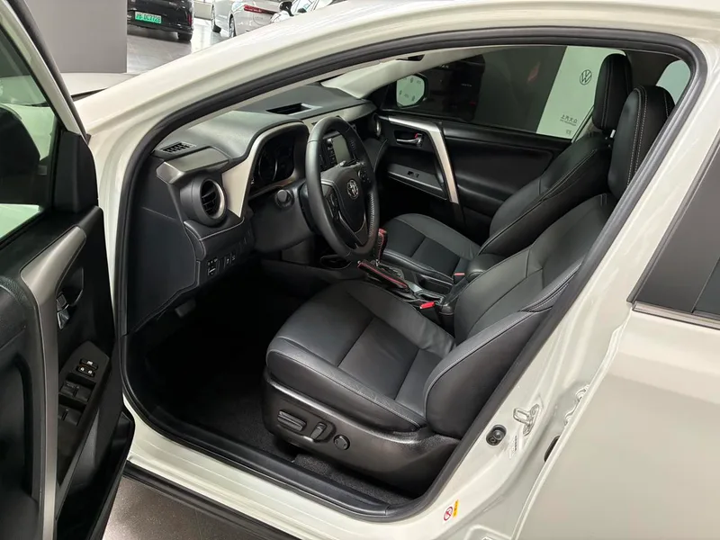 Toyota RAV4 2016 2.0L CVT Versión Zhishang con tracción en dos ruedas exterior foto 5 Toyota RAV4 2016 2.0L CVT Versión Zhishang con tracción en dos ruedas exterior foto 5