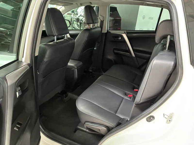 Toyota RAV4 2016 2.0L CVT Versión Zhishang con tracción en dos ruedas interior foto 8 Toyota RAV4 2016 2.0L CVT Versión Zhishang con tracción en dos ruedas interior foto 8