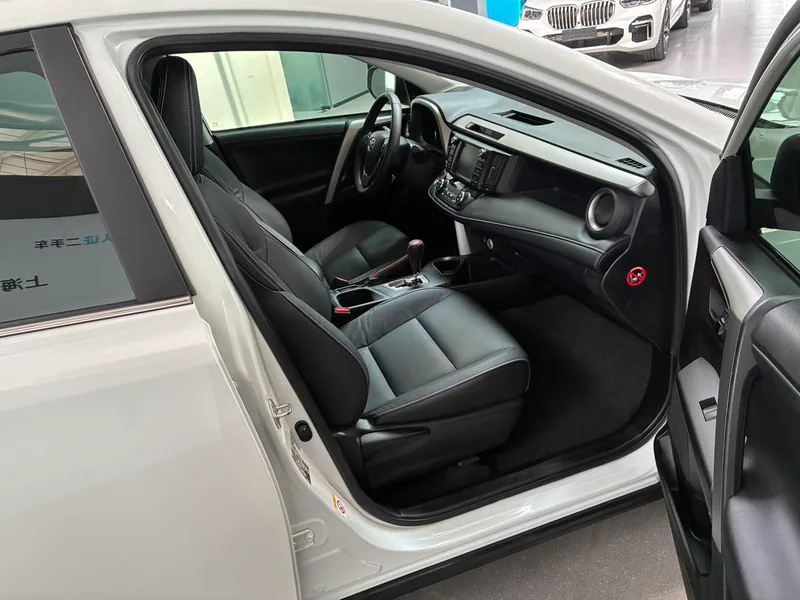 Toyota RAV4 2016 2.0L CVT Versión Zhishang con tracción en dos ruedas interior foto 9 Toyota RAV4 2016 2.0L CVT Versión Zhishang con tracción en dos ruedas interior foto 9