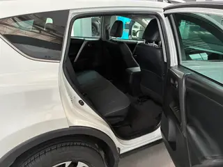 Toyota RAV4 2016 2.0L CVT Versión Zhishang con tracción en dos ruedas interior foto 11 Toyota RAV4 2016 2.0L CVT Versión Zhishang con tracción en dos ruedas interior foto 11