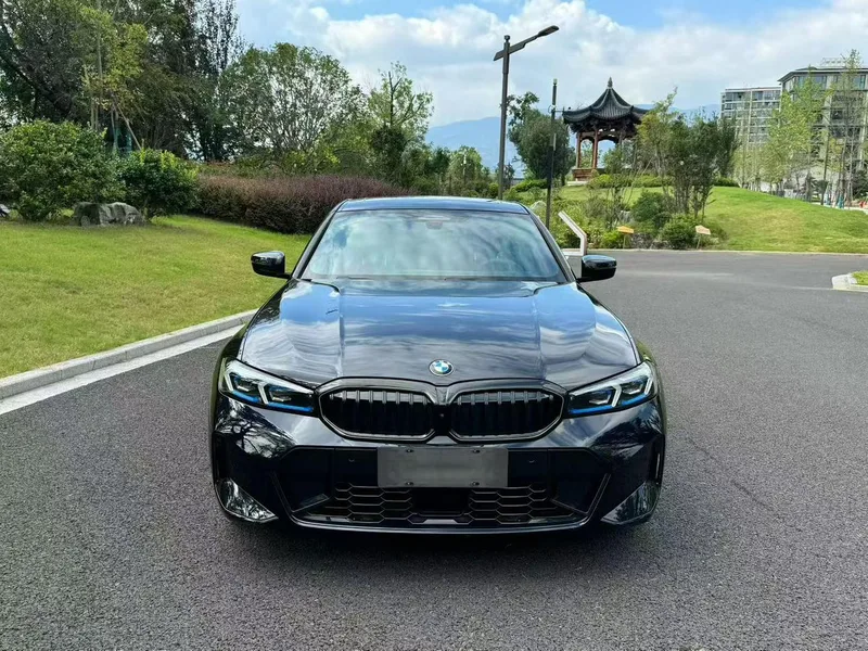 BMW 3 Series 2025 330Li Premium Class M Sports Night Suit exterior photo 3 BMW 3 Series 2025 330Li Premium Class M Sports Night Suit exterior photo 3