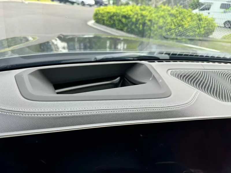BMW 3 Series 2025 330Li Premium Class M Sports Night Suit interior photo 7 BMW 3 Series 2025 330Li Premium Class M Sports Night Suit interior photo 7