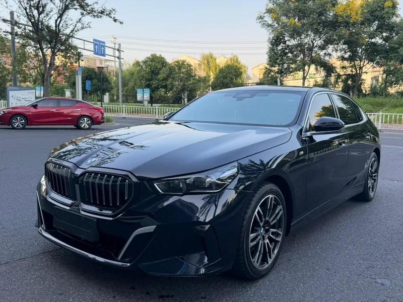 BMW 5 Series 2024 530Li Leading Type M Sports suit exterior photo 1 BMW 5 Series 2024 530Li Leading Type M Sports suit exterior photo 1