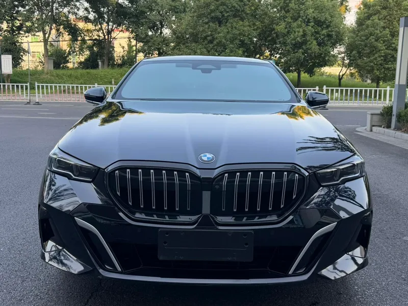 BMW 5 Series 2024 530Li Leading Type M Sports suit exterior photo 2 BMW 5 Series 2024 530Li Leading Type M Sports suit exterior photo 2