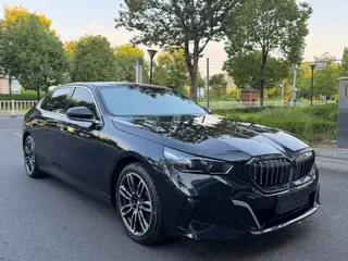 BMW 5 Series 2024 530Li Leading Type M Sports suit exterior photo 3 BMW 5 Series 2024 530Li Leading Type M Sports suit exterior photo 3