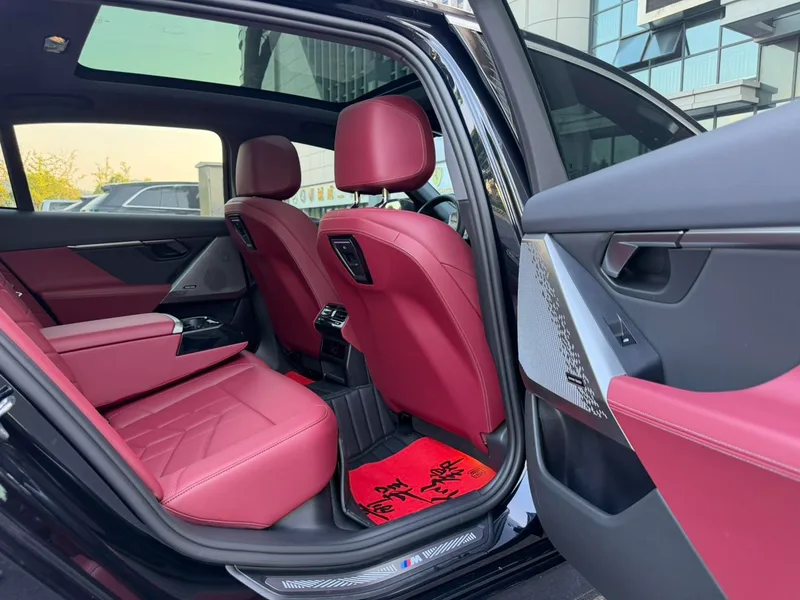BMW 5 Series 2024 530Li Leading Type M Sports suit interior photo 12 BMW 5 Series 2024 530Li Leading Type M Sports suit interior photo 12