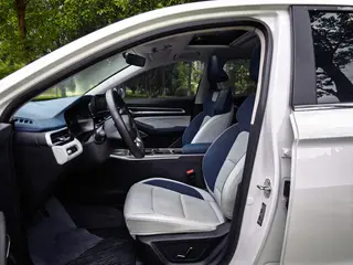 Geely Emgrand 2022 4th Gen 1.5L CVT Flagship interior photo 16 Geely Emgrand 2022 4th Gen 1.5L CVT Flagship interior photo 16