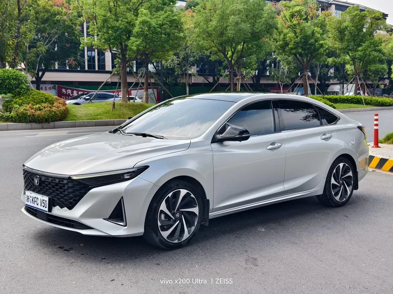 Changan Raeton Plus 2023 1.5T DCT Pilot type exterior photo 1 Changan Raeton Plus 2023 1.5T DCT Pilot type exterior photo 1