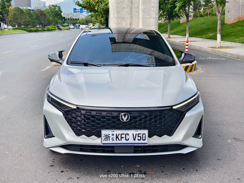 Changan Raeton Plus 2023 1.5T DCT Pilot type exterior photo 2 Changan Raeton Plus 2023 1.5T DCT Pilot type exterior photo 2