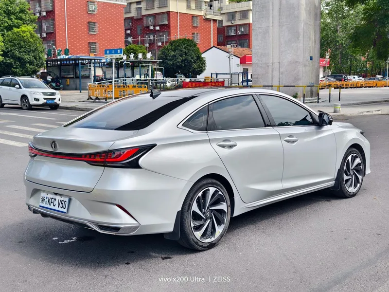 Changan Raeton Plus 2023 1.5T DCT Pilot type interior photo 7 Changan Raeton Plus 2023 1.5T DCT Pilot type interior photo 7