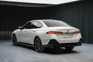 BMW 5 Series 2024 525i M Sports suit exterior photo 6 BMW 5 Series 2024 525i M Sports suit exterior photo 6