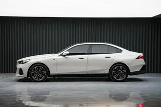 BMW 5 Series 2024 525i M Sports suit exterior photo 8 BMW 5 Series 2024 525i M Sports suit exterior photo 8