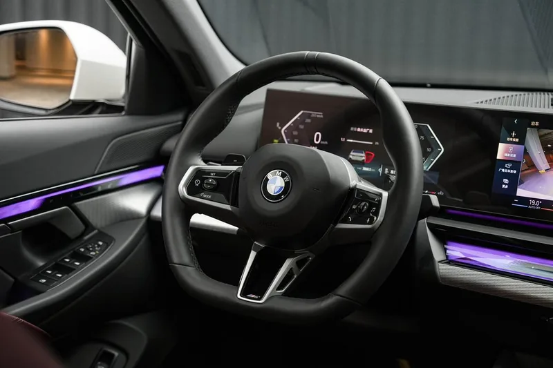 BMW 5 Series 2024 525i M Sports suit interior photo 11 BMW 5 Series 2024 525i M Sports suit interior photo 11
