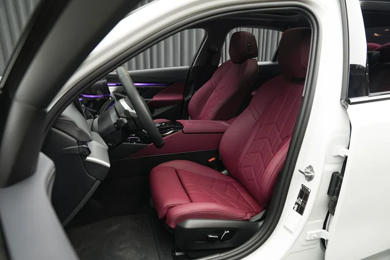BMW 5 Series 2024 525i M Sports suit interior photo 17 BMW 5 Series 2024 525i M Sports suit interior photo 17