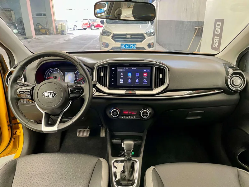 Kia Stonic 2019 1.4L Auto Fun Edition Country VI exterior photo 9 Kia Stonic 2019 1.4L Auto Fun Edition Country VI exterior photo 9