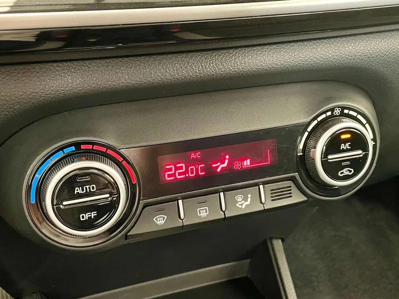 Kia Stonic 2019 1.4L Auto Fun Edition Country VI exterior photo 10 Kia Stonic 2019 1.4L Auto Fun Edition Country VI exterior photo 10