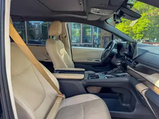 Toyota Sienna 2021 2.5L Hybrid Luxury Edition exterior photo 4 Toyota Sienna 2021 2.5L Hybrid Luxury Edition exterior photo 4