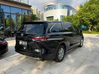 Toyota Sienna 2021 2.5L Hybrid Luxury Edition interior photo 9 Toyota Sienna 2021 2.5L Hybrid Luxury Edition interior photo 9
