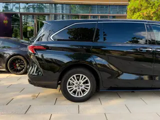 Toyota Sienna 2021 2.5L Hybrid Luxury Edition interior photo 10 Toyota Sienna 2021 2.5L Hybrid Luxury Edition interior photo 10