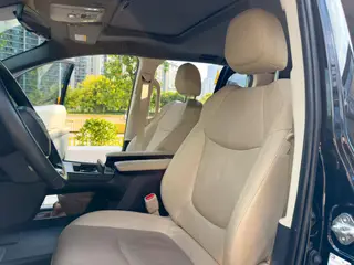 Toyota Sienna 2021 2.5L Hybrid Luxury Edition interior photo 12 Toyota Sienna 2021 2.5L Hybrid Luxury Edition interior photo 12