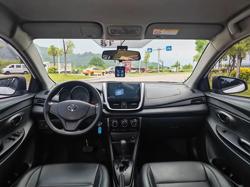 Toyota Yaris L 2020 1.5L CVT Leading Edition interior photo 10 Toyota Yaris L 2020 1.5L CVT Leading Edition interior photo 10