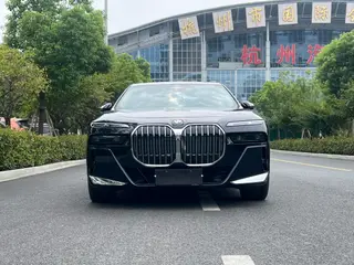 BMW 7 Series 2023 740Li Leading Type M Sports suit exterior photo 3 BMW 7 Series 2023 740Li Leading Type M Sports suit exterior photo 3