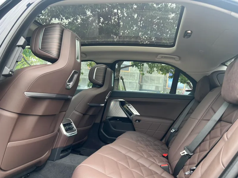 BMW 7 Series 2023 740Li Leading Type M Sports suit interior photo 6 BMW 7 Series 2023 740Li Leading Type M Sports suit interior photo 6