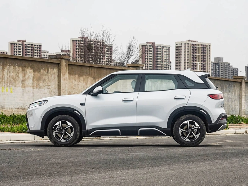BYD Yuan UP 2025 Smart Driving Version 401KM Leading Type exterior photo 4 BYD Yuan UP 2025 Smart Driving Version 401KM Leading Type exterior photo 4