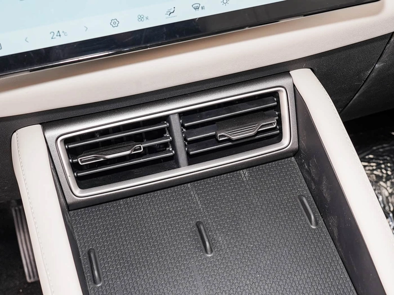 BYD Yuan UP 2025 Smart Driving Version 401KM Leading Type interior photo 13 BYD Yuan UP 2025 Smart Driving Version 401KM Leading Type interior photo 13
